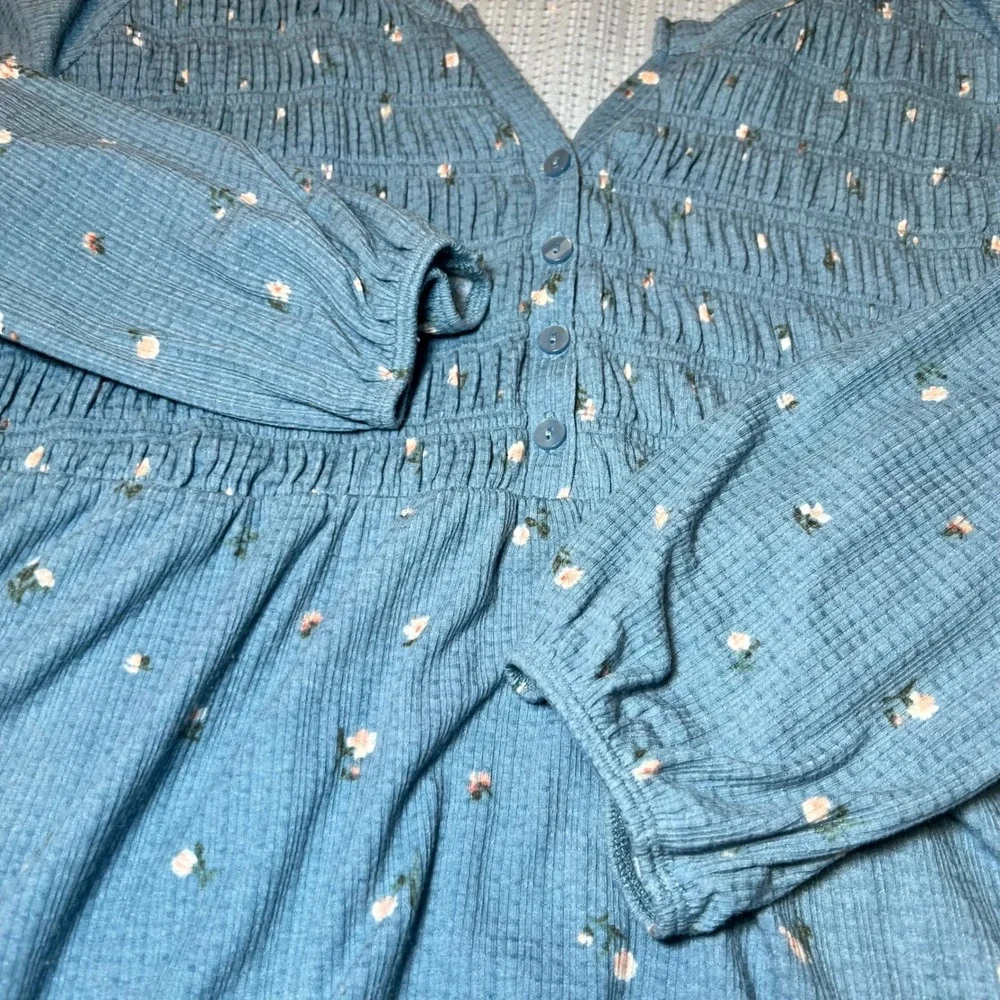 Torrid Womens 1 Plus Size Blue Floral Waffle Knit Smocked Top Henley Babydoll - Picture 8 of 11